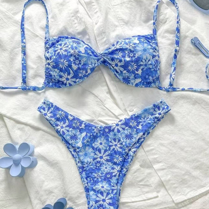 Damen Triangel-Bikini mit floralem Design und verspielten Rüschendetails Echo Archiv