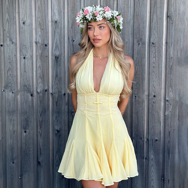 Damen luftiges Halterneck-Kleid mit verführerischer Raffung Echo Archiv