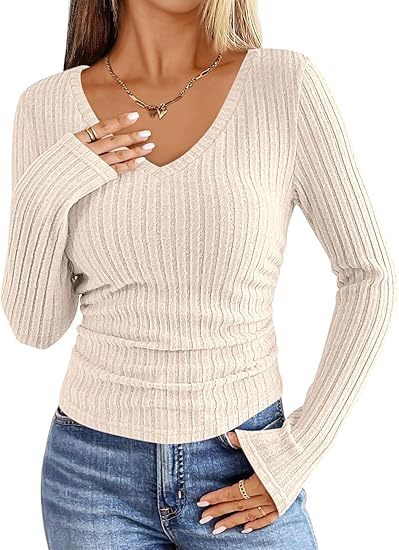 Damen Geripptes tailliertes Langarm-Feinstrickshirt mit V‑Ausschnitt und Ärmelschlitz Echo Archiv