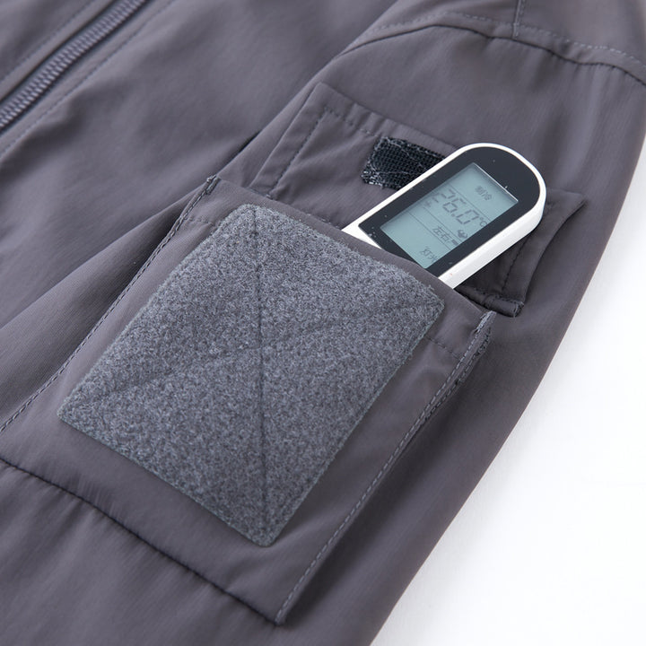 Herren minimalistischer Nylon-Bomber mit wattierter Innenlage und Ärmel-Pattentasche Echo Archiv