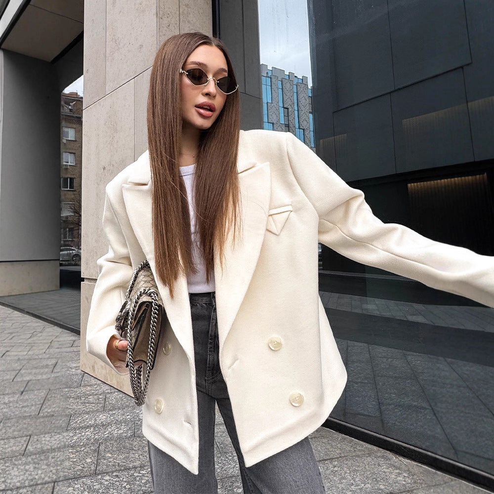 Damen Oversize Doppelreihiger Kurzblazer im Cocoon-Schnitt aus Wollmix Echoarchiv