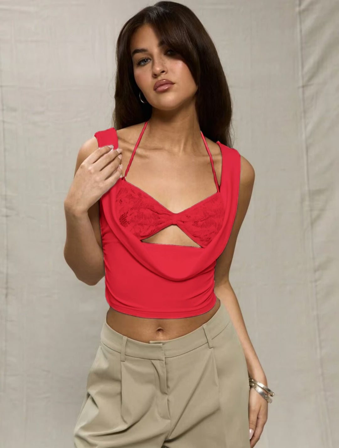 Damen Crop-Top mit verführerischen Cut-Outs und zartem Spitzeneinsatz Echo Archiv