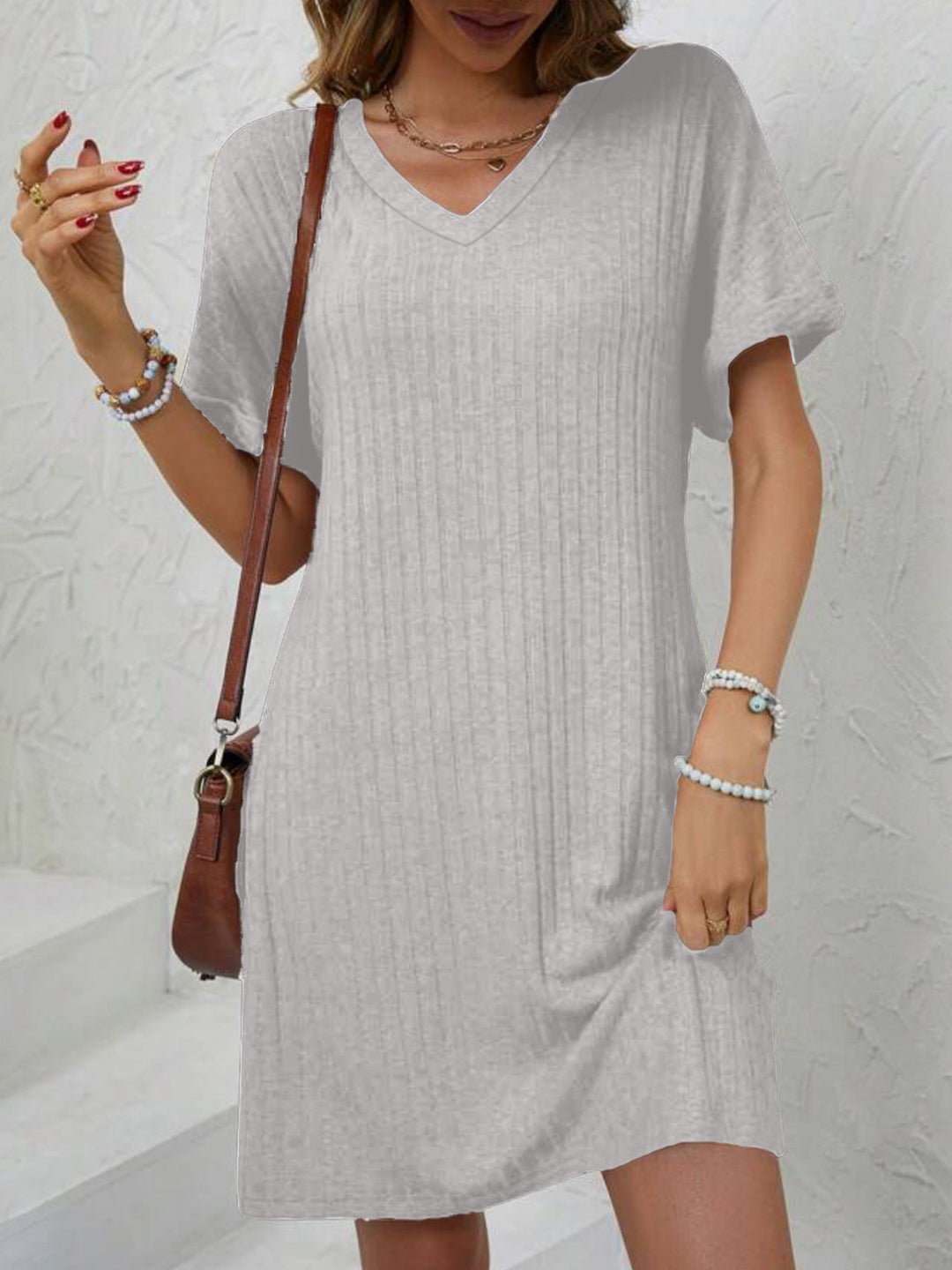 Damen lässiges Freizeitkleid mit V-Ausschnitt und feiner Rippstruktur Echo Archiv