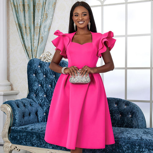 Damen elegantes Kleid mit voluminösen Rüschensäumen Echo Archiv