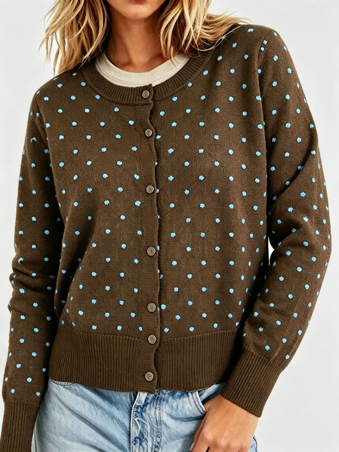 Damen Gepunktete Feinstrick-Cardigan mit Rundhals und Rippbündchen – Veloura