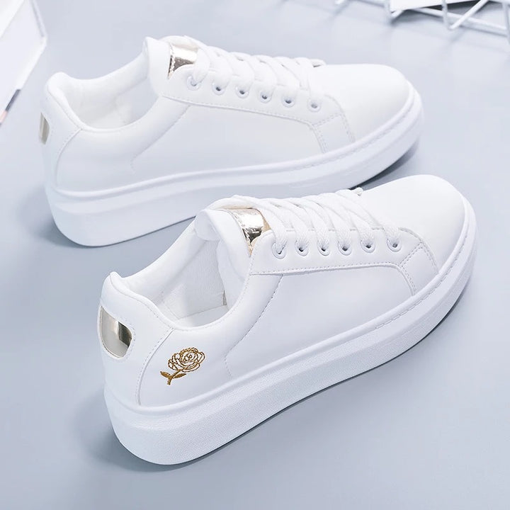 Damen nan urbaner Freizeit-Sneaker mit dezenter Rosenstickerei, erhöhtem Keilsohlenprofil und gepolstertem Komfortfußbett Echo Archiv