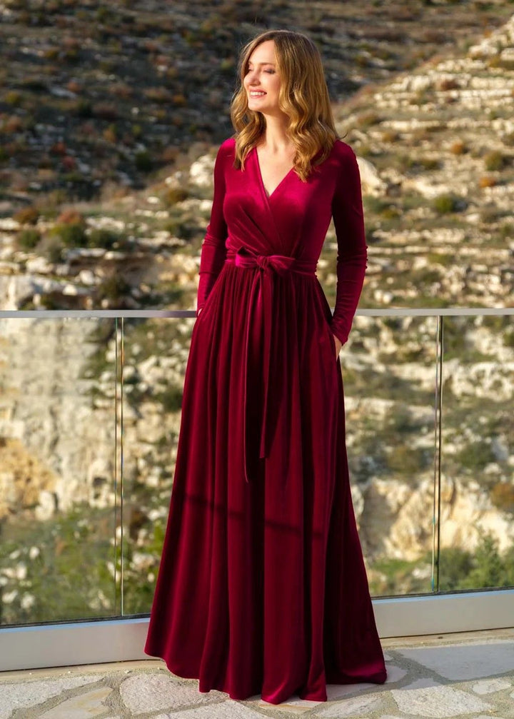 Damen nan elegantes Wickelmaxikleid aus Samt mit V-Ausschnitt, Taillengürtel und seitlichen Eingrifftaschen Echo Archiv