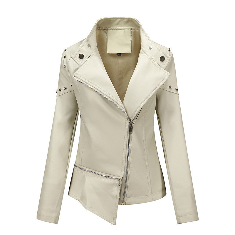 Damen Asymmetrische Bikerjacke aus Kunstleder mit Nietenbesatz und tailliertem Schnitt Echoarchiv