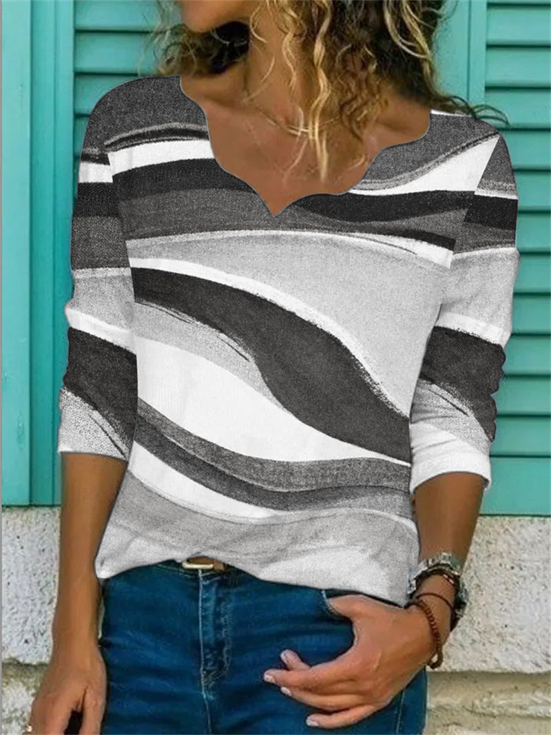 Frauen V-Ausschnitt-Shirt mit wellenförmigem Druck und dreiviertelÄrmeln – Orélia