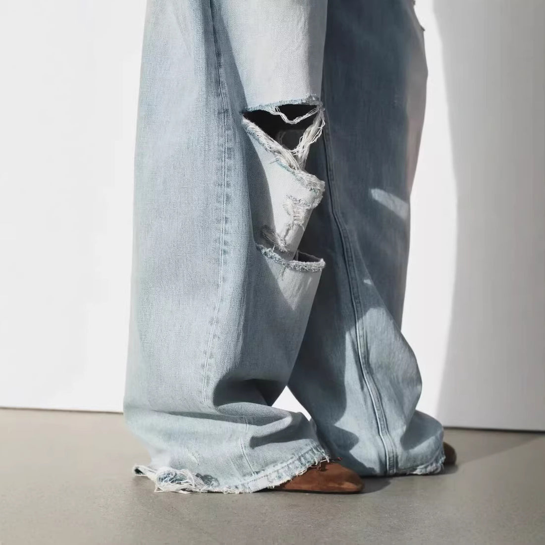 Damen Weite High‑Waist Jeans mit markanter Riss‑ und Used‑Optik Echoarchiv