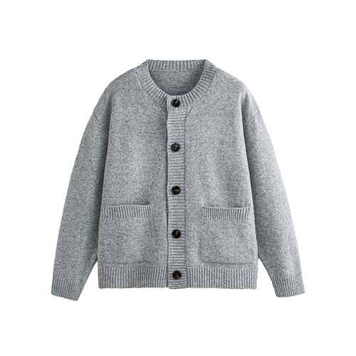 Unisex Grobgestrickte Boxy-Strickjacke mit Knopfleiste, Rundhalsausschnitt und aufgesetzten Taschen Echoarchiv