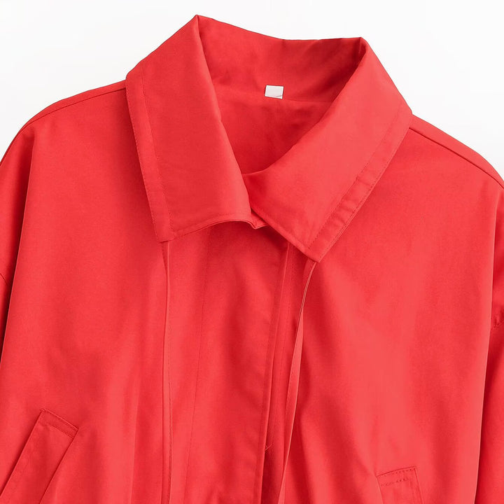 Damen Kurz geschnittene Boxy-Übergangsjacke mit Bindegürtel und Hemdkragen Echoarchiv