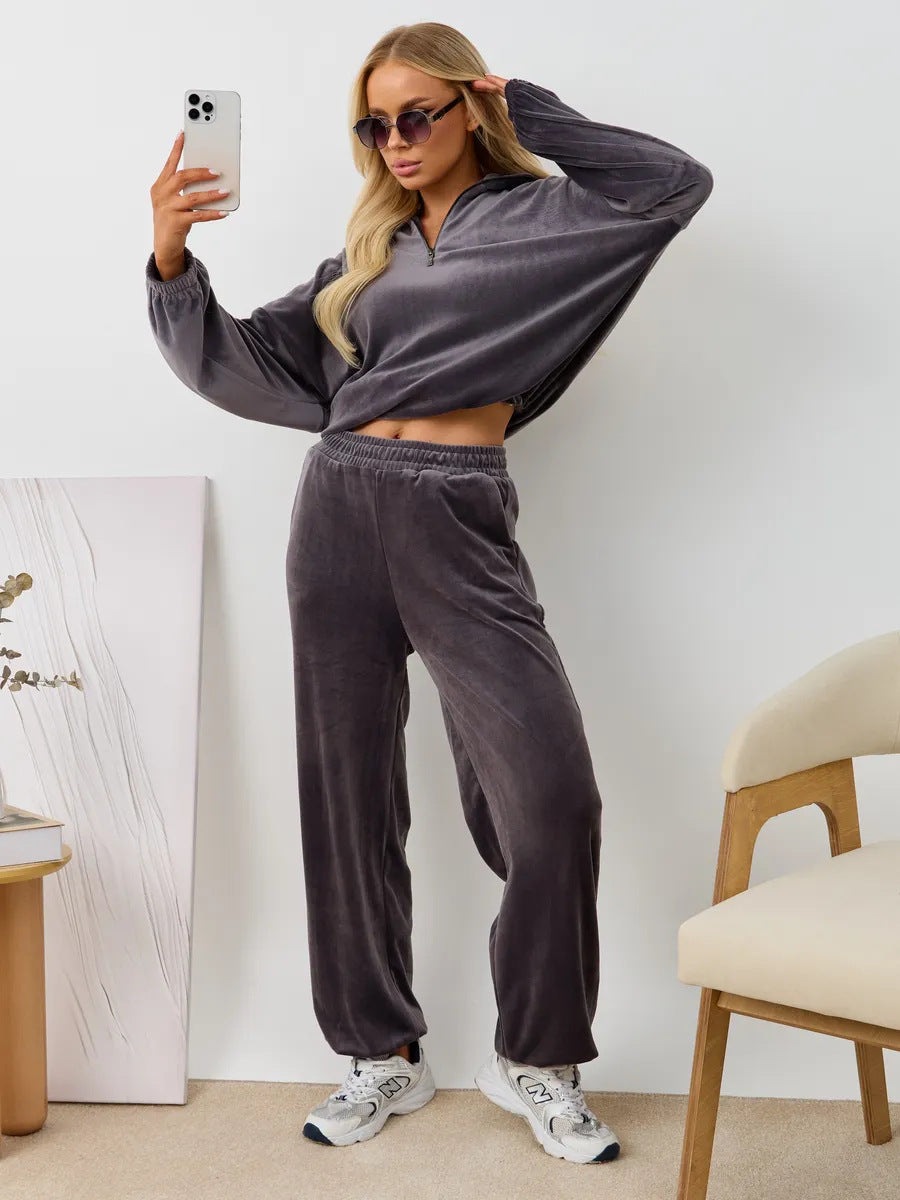 Damen samtiges zweiteiliges Lounge-Set mit Kapuzen-Halbzip und elastischer Bundhose – Auréline