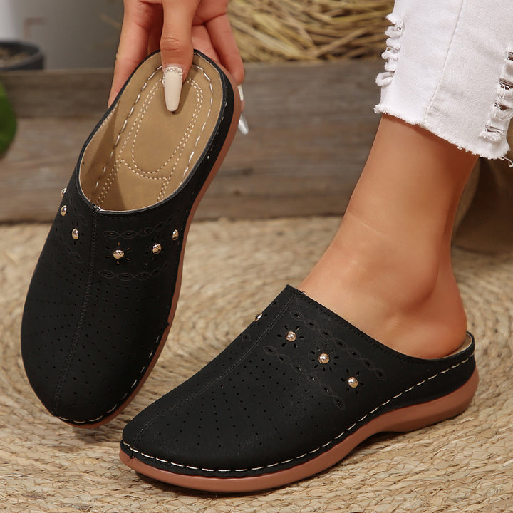 Damen  gepolsterte Mule-Pantoletten mit feiner Laserperforation, dekorativen Nieten und ergonomischer Memory-Innensohle Echo Archiv
