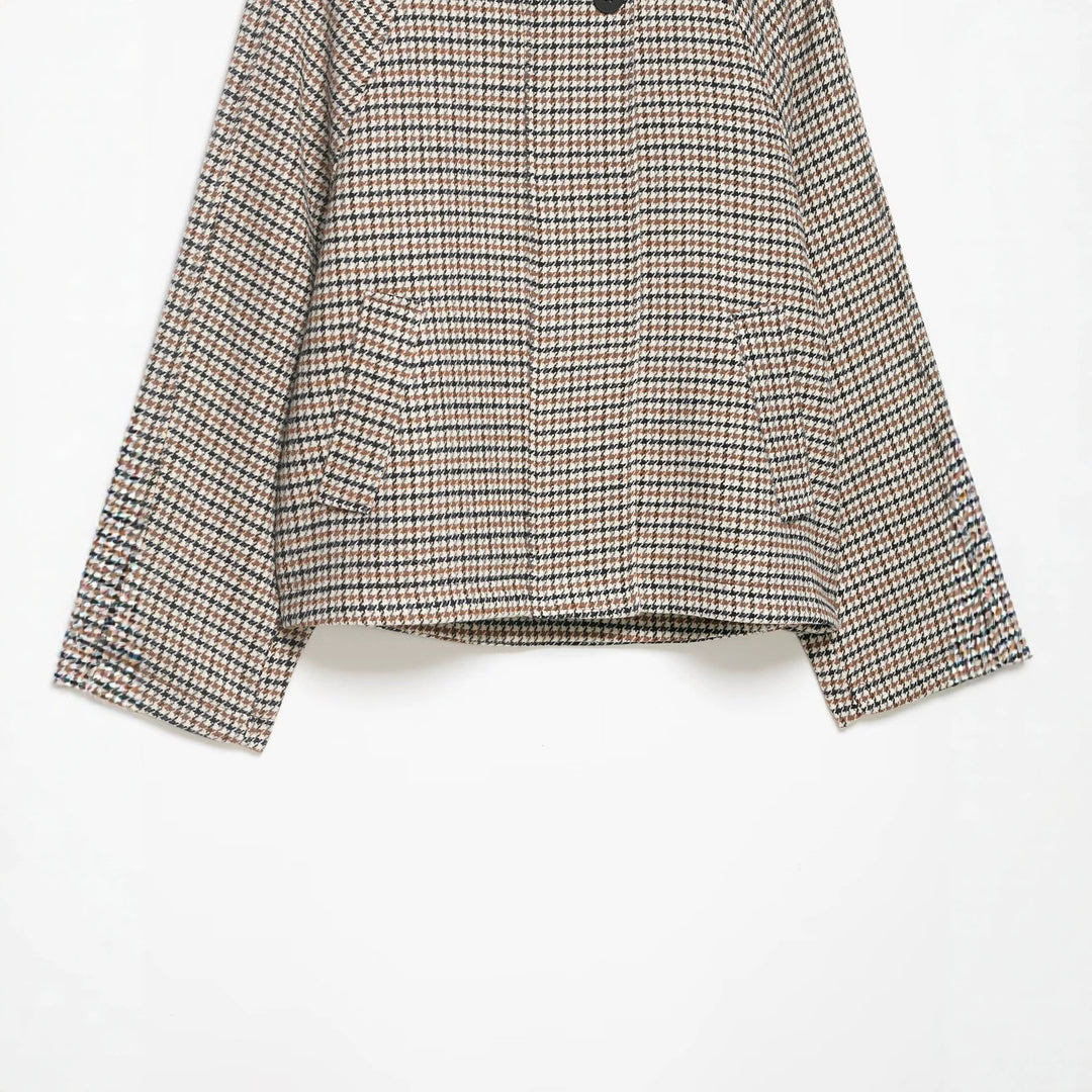 Damen Kurzgeschnittene Bouclé-Jacke mit hohem Stehkragen und Raglanärmeln Echo Archiv