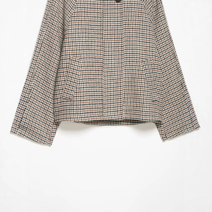 Damen Kurzgeschnittene Bouclé-Jacke mit hohem Stehkragen und Raglanärmeln Echo Archiv