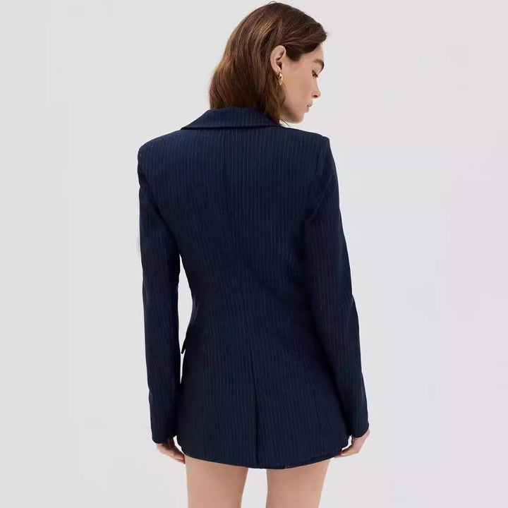 Damen Mini‑Blazerkleid im Nadelstreifen‑Tailoring mit tiefem Schalkragen Echoarchiv