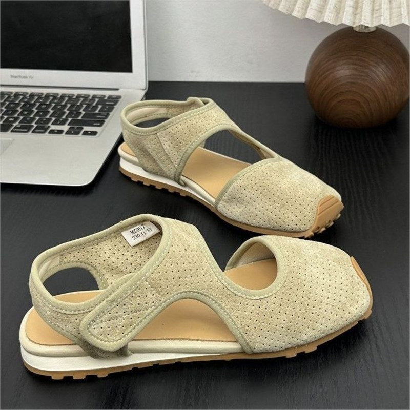 Damen Perforierte Wildleder-Sandalen mit geschlossener Zehenkappe, Klettverschluss und ergonomischer Profilsohle – Sorelia