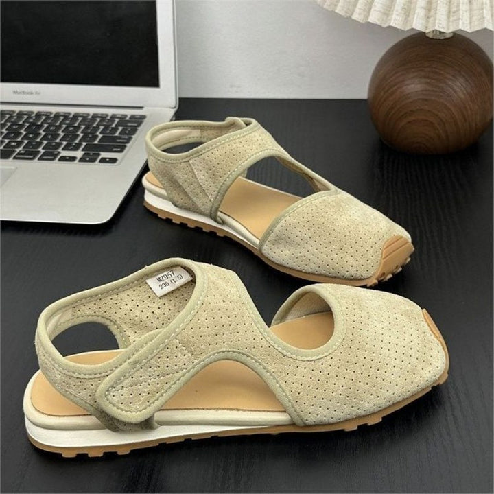 Damen Perforierte Wildleder-Sandalen mit geschlossener Zehenkappe, Klettverschluss und ergonomischer Profilsohle – Sorelia