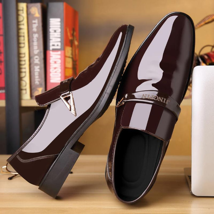 Herren Lackoptik-Loafer mit dekorativer Metall-Zierschnalle und schlanker Eleganz Echoarhiv – Tavélo