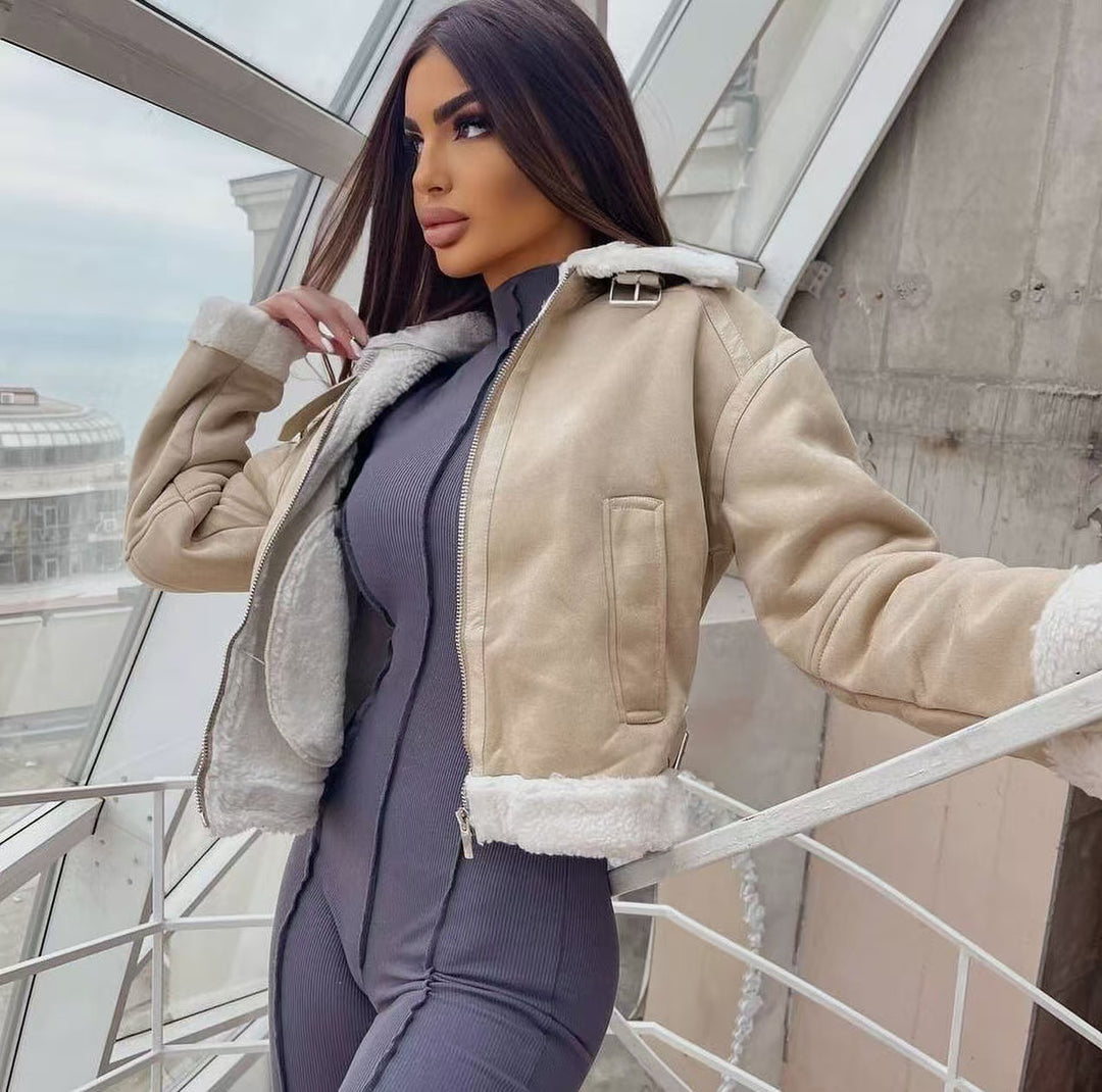 Damen Hochgeschnittene Pilotjacke aus veganer Lederoptik mit Teddyfutter und Reißverschluss Echo Archiv