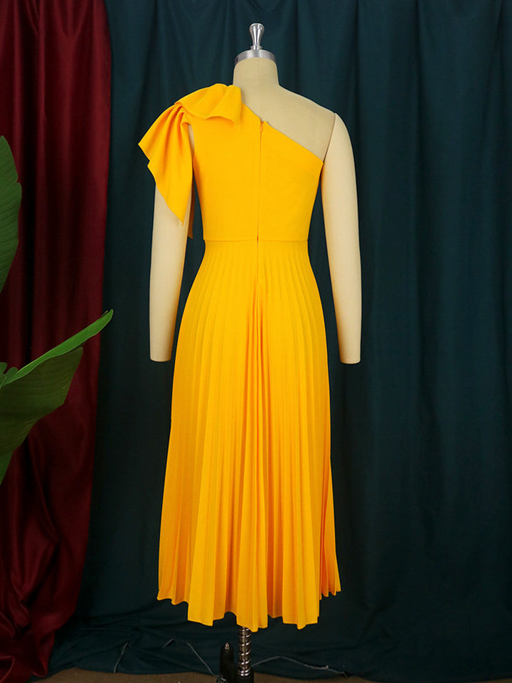 Damen Plissee Maxikleid mit asymmetrischem Träger und Rüschendetail Echo Archiv