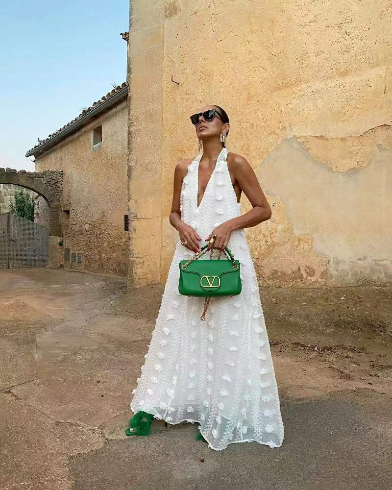 Damen Maxikleid mit voluminösem Saum und zarten Stickereien Echo Archiv