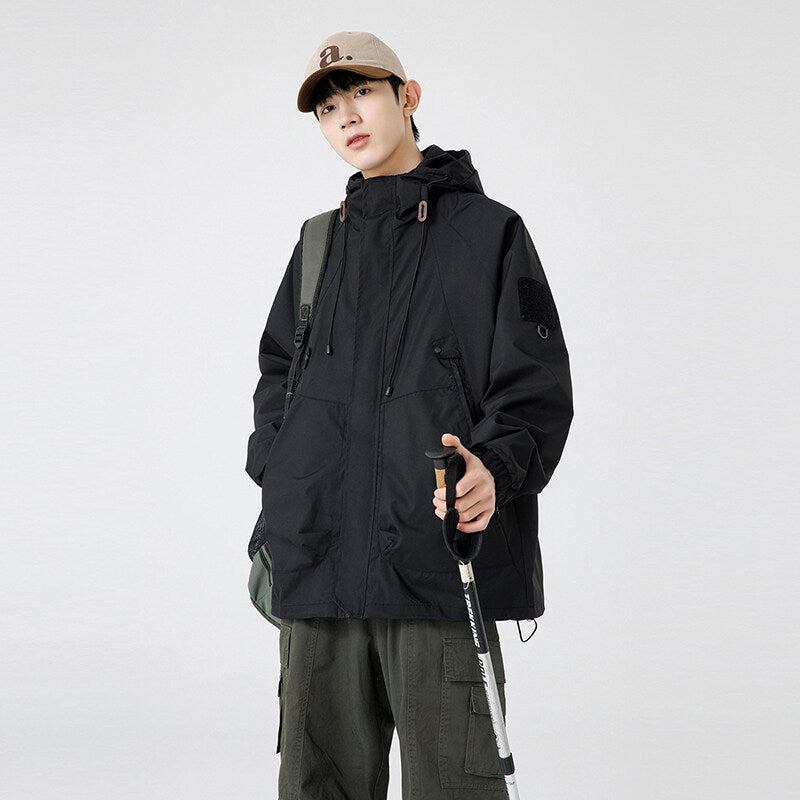 Herren Windbreaker-Jacke mit verstellbarem Kapuzenkragen und praktischen Taschen Echoarchiv