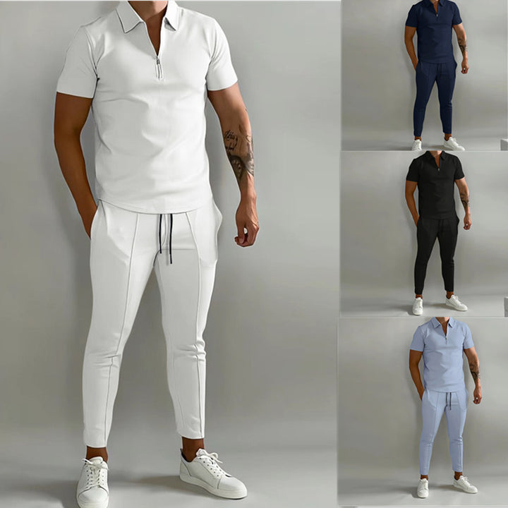 Herren moderne Sportkombination mit Polo-Shirt und Jogginghose Echoarchiv