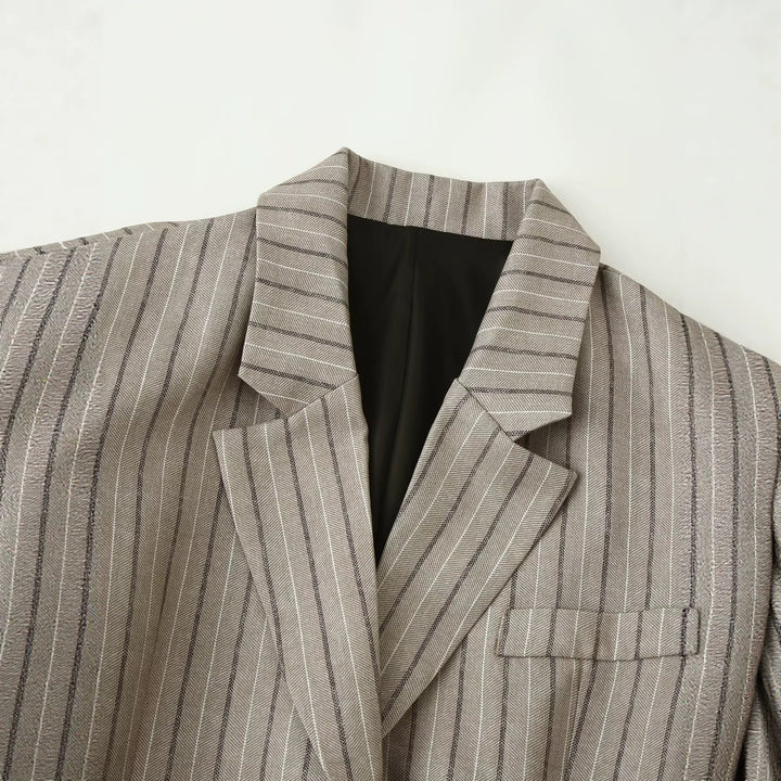 Damen Taillierter Leinenmix-Blazer mit Nadelstreifen, Pattentaschen und Taillengürtel-Detail Echo Archiv
