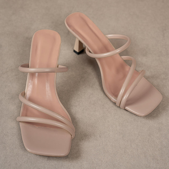 Damen nan minimalistische Sandalette mit drei schmalen Riemen, quadratischer Zehenform und femininem Trichterabsatz Echo Archiv