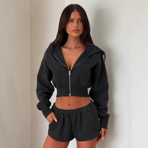 Damen Kurzes Kapuzen-Sweatset mit Reißverschluss, tailliertem Cropped-Hoodie und hochgeschnittenen Relax-Shorts Echo Archiv