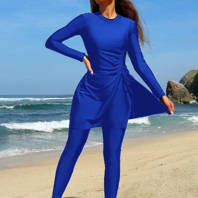 Damen Sportliches Strandoutfit mit figurbetonendem Kleid und langen Leggings Echo Archiv