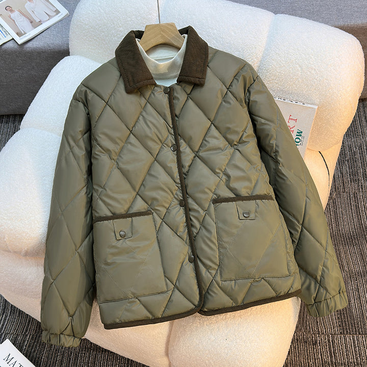 Damen Kurz geschnittene gesteppte Jacke mit Diamantsteppung, Cordkragen und Pattentaschen Echo Archiv