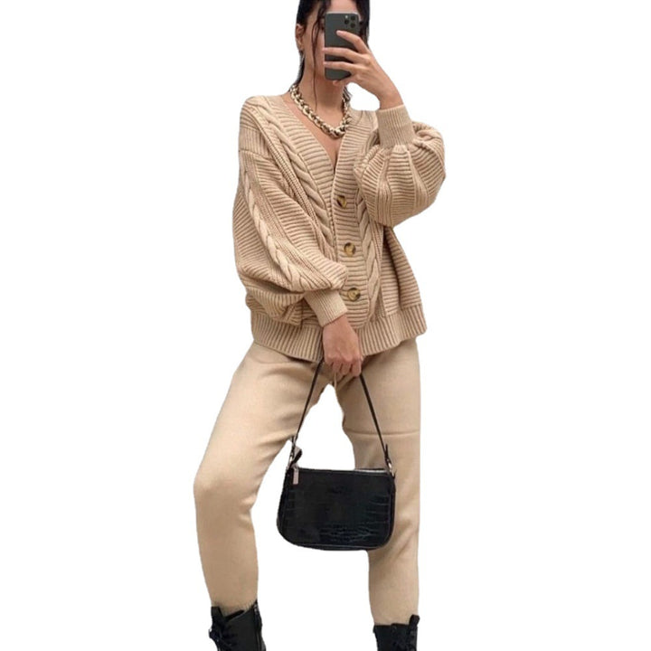 Damen nan kuscheliges Oversize Strickset bestehend aus Zopfmuster Cardigan und taillierter Strick-Jogginghose Echo Archiv