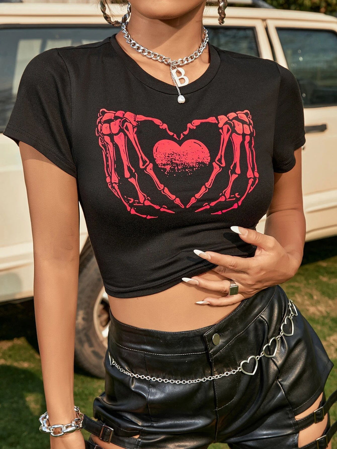 Damen Crop-Top mit kreativem Skeletthand-Motiv Echo Archiv