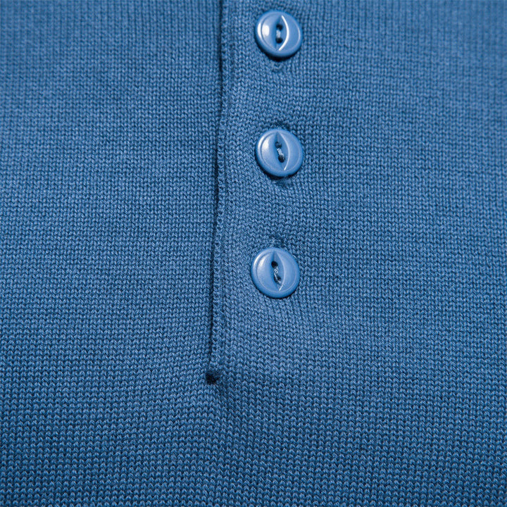 Herren Strickpullover mit modernem Henley-Ausschnitt und feiner Struktur Echoarchiv