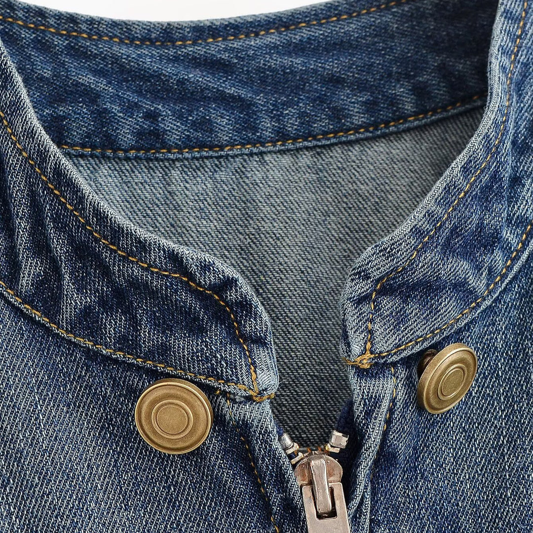 Damen Jeansjacke im Military‑Stil mit Stehkragen, doppelter Zierknopfleiste und Schulterklappen Echo Archiv