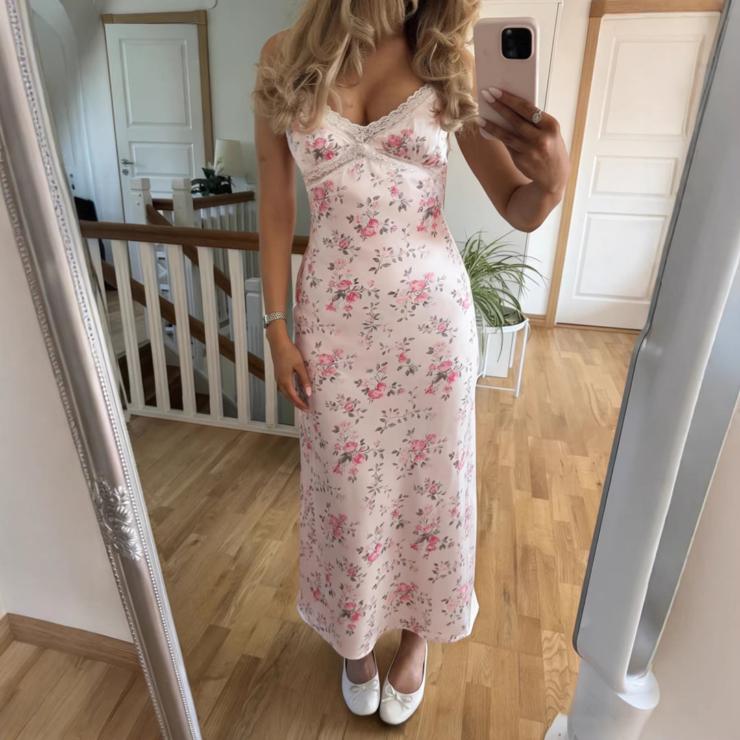 Damen Nachtkleid mit zarten Spitzenakzenten und floralem Design Echo Archiv