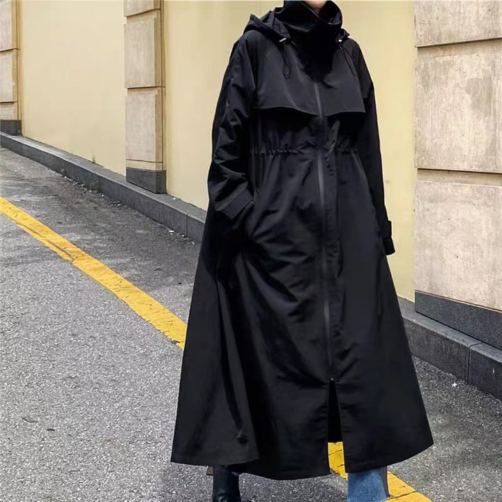 Damen Langer Oversize-Dustercoat mit Cape‑Passe, Tunnelzug‑Taillierung und hohem Stehkragen – Montévia