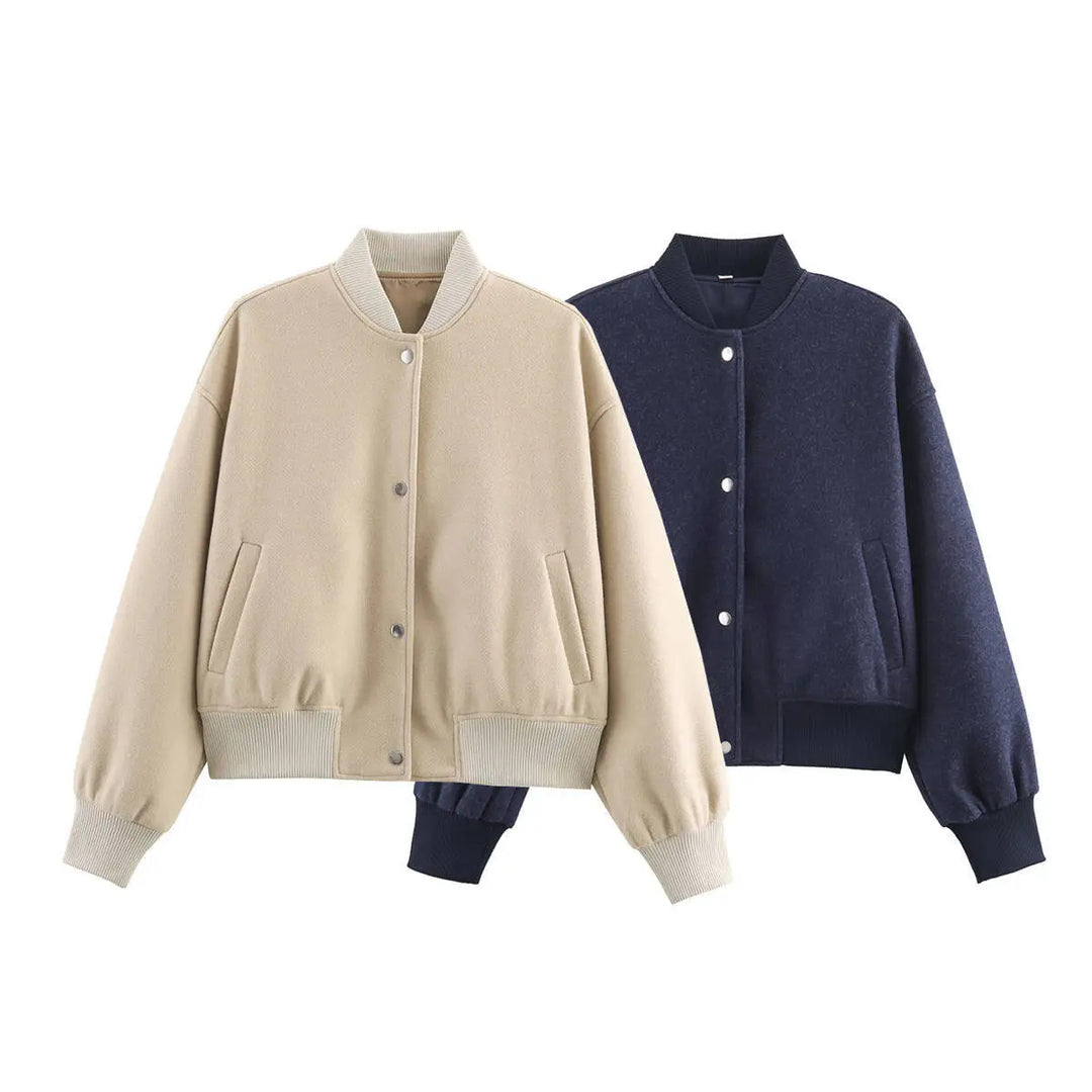 Damen kastig geschnittene Wolloptik-Collegejacke mit verdeckter Druckknopfleiste und seitlichen Schubtaschen – Célinea