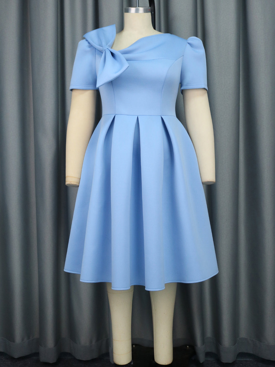 Damen A-Linien Kleid mit voluminösem Schleifenkragen Echo Archiv