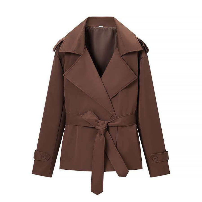 Damen 50+ kurzer Taillen-Trenchblazer mit Bindegürtel und weitem Revers Echo Archiv