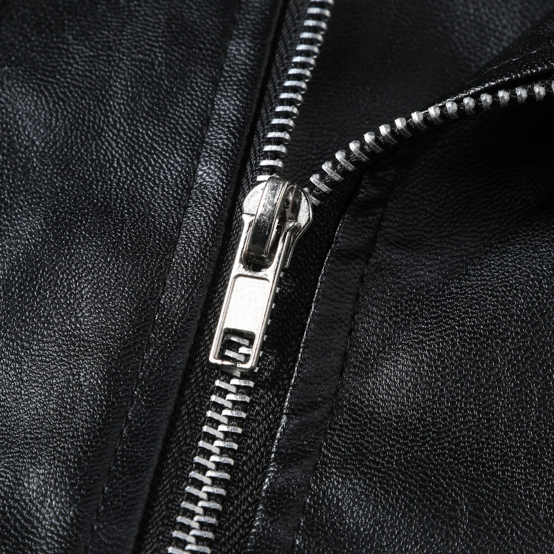 Herren Bikerjacke aus hochwertigem Kunstleder mit asymmetrischem Reißverschluss und modischen Details – Brevano