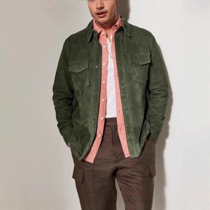 Herren Suede Jacke mit zwei aufgesetzten Taschen und modernem Schnitt Echoarchiv