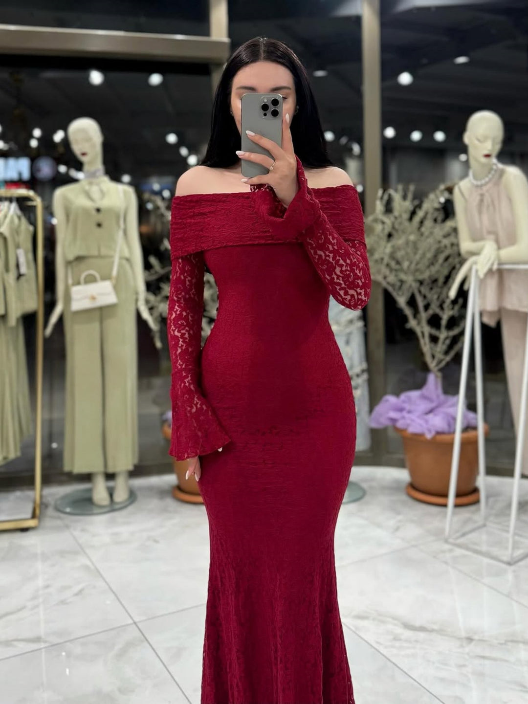 Damen Elegantes Spitzenkleid mit Off-Shoulder Design und Schößchen Echo Archiv