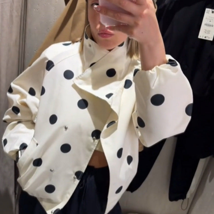 Damen kurz geschnittene Bomberjacke mit übergroßem Schalkragen und Polka-Dot-Print Echoarchiv
