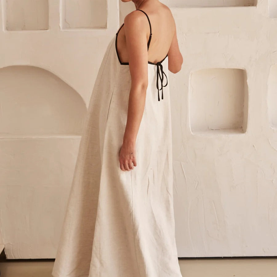 Damen luftiges Maxikleid mit feinen Trägern und elegantem Schnitt Echo Archiv