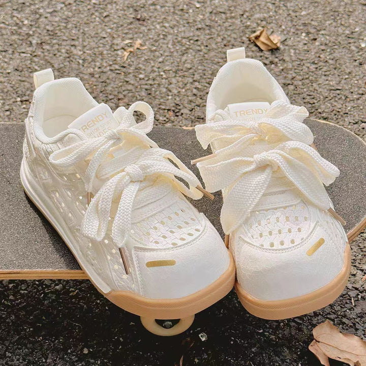 Damen Sportliche Plateau‑Sneaker mit perforiertem Obermaterial und dekorativen Schleifen – Névara