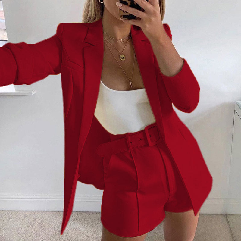 Damen nan tailliertes Longblazer-Shorts Set mit betonter Schulterpartie, hoher Taille und breitem Gürtel Echo Archiv